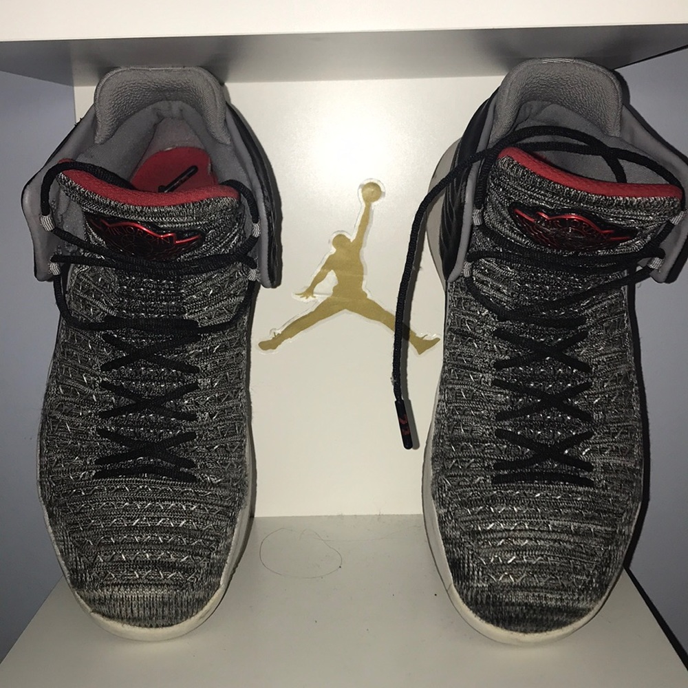 Basketball shoes